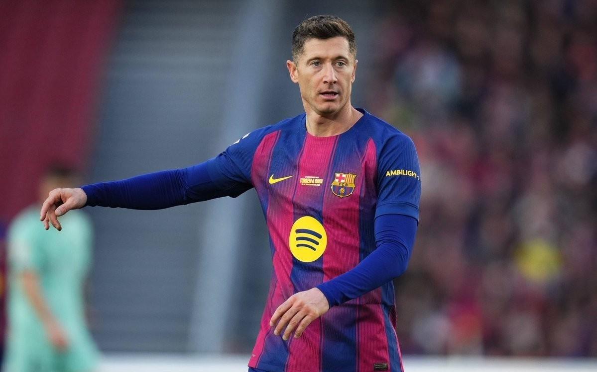 莱万过去15次首发出战法兰克福斩15球，曾两次上演帽子戏法