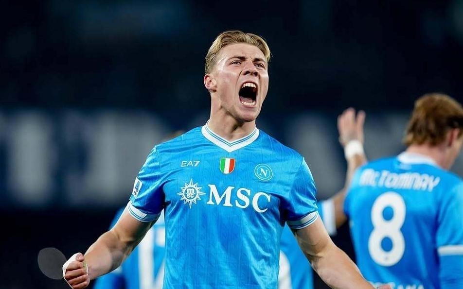 足坛一夜动态：AC米兰主场百年不败，国米九连斩亚特兰大领跑意甲