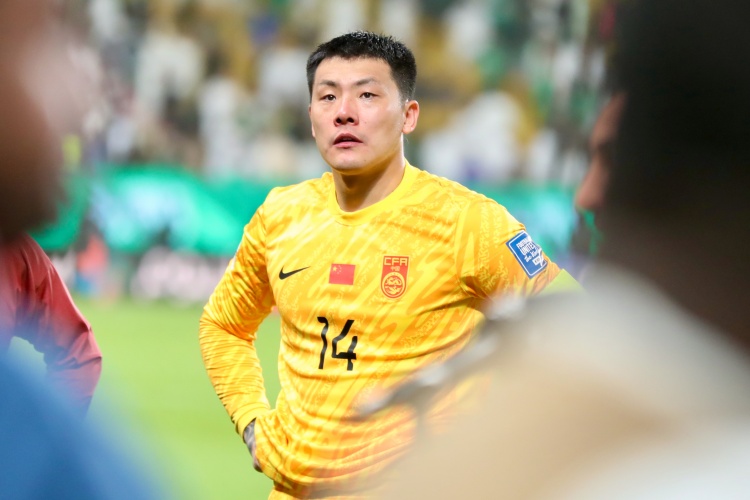 津媒：国足对阵印尼可能变阵为双后腰王大雷仍将是主力门将