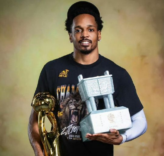 广厦官宣续约FMVP巴里布朗已公布3位外援剑指卫冕