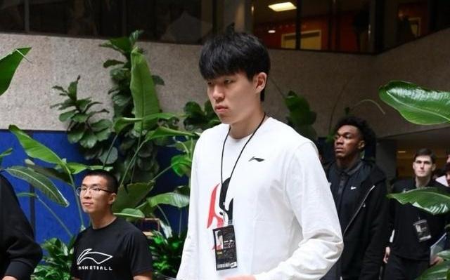 眼！杨瀚森抵达纽约参加NBA新秀培训课程