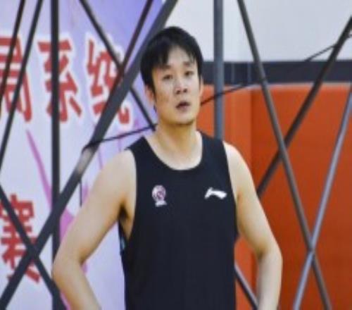 丁彦雨航试训广州男篮