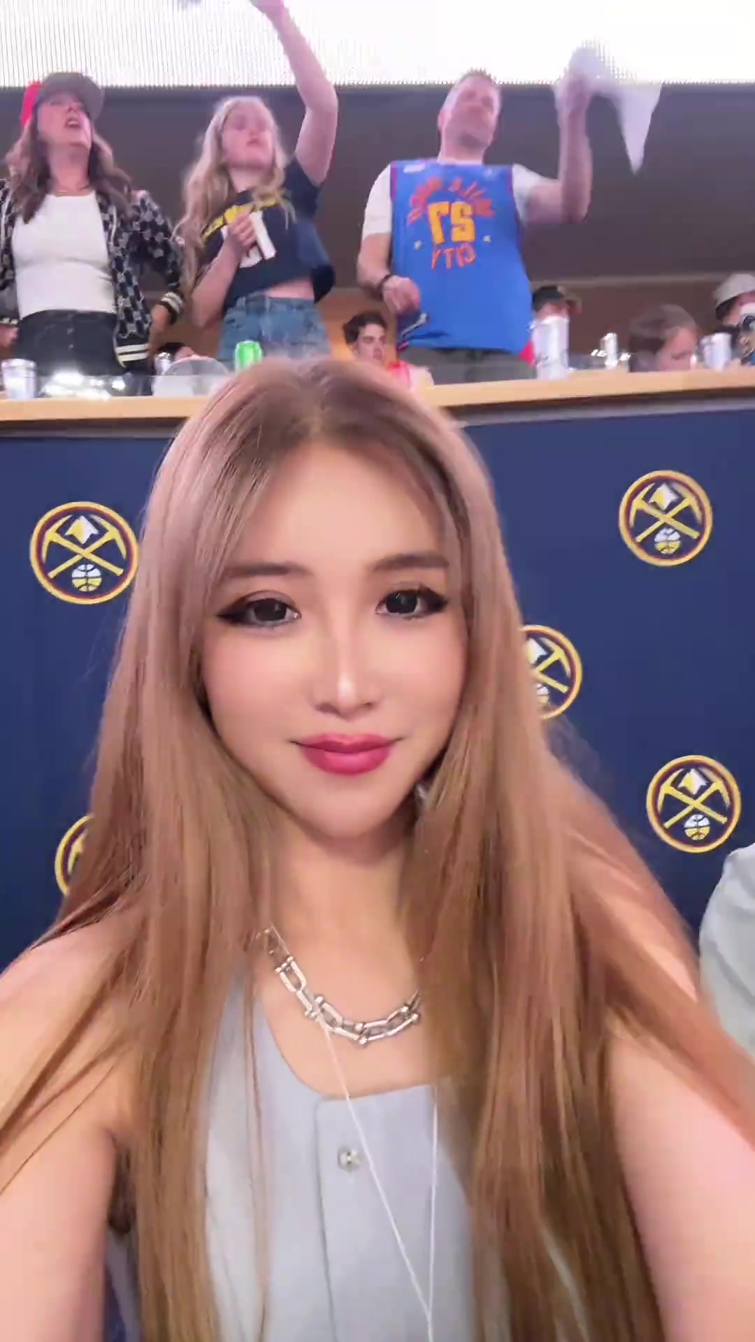 周玲安晒掘金魔鬼主场终于知道快船赢球的含金量有多高了