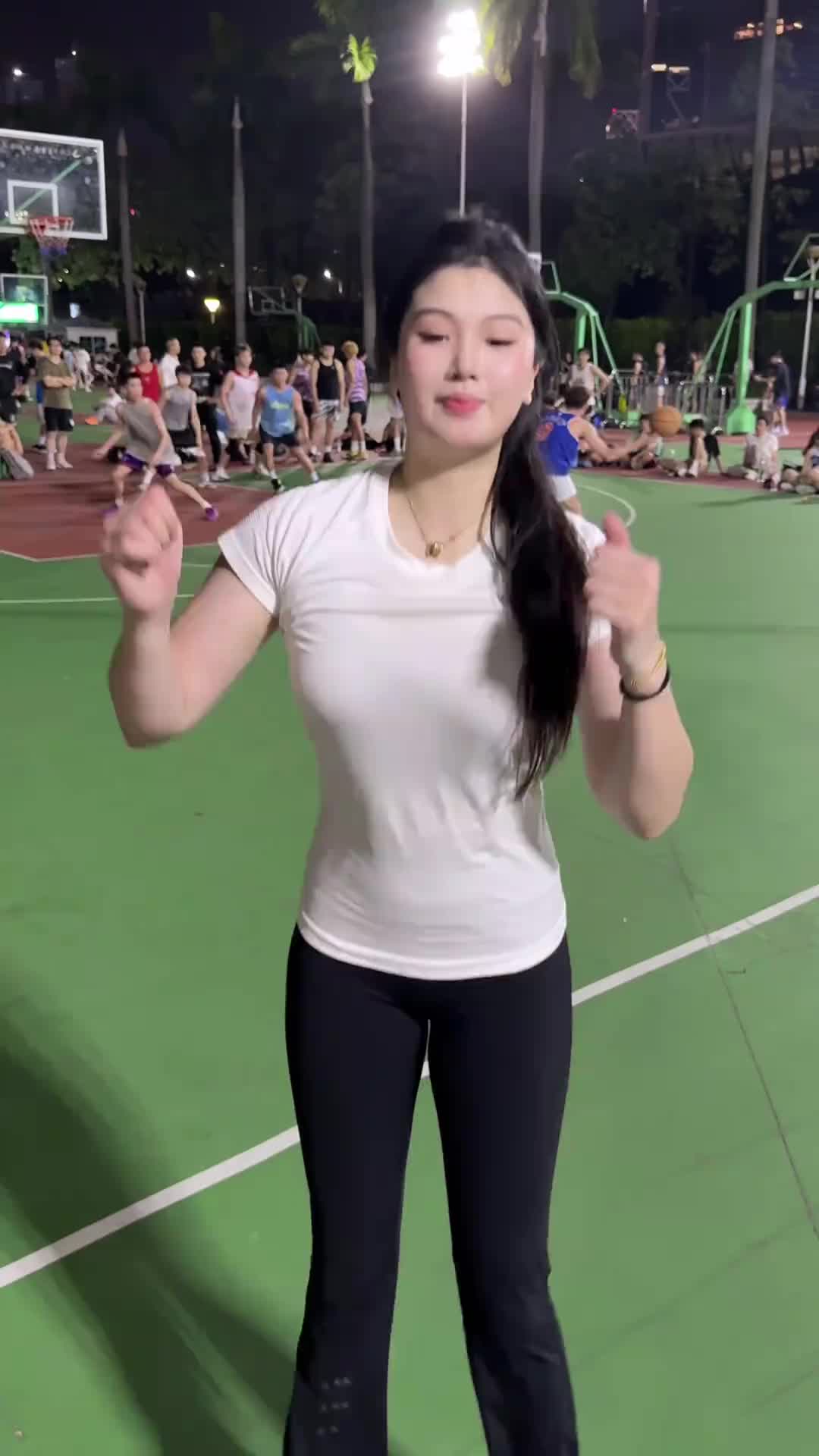 这你能防住吗中国卡戴珊肘姐：来感受一下深圳的强度