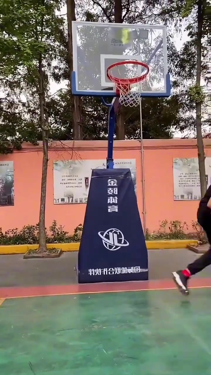 随便扣篮的妹子，和张子宇整个双塔不起飞！