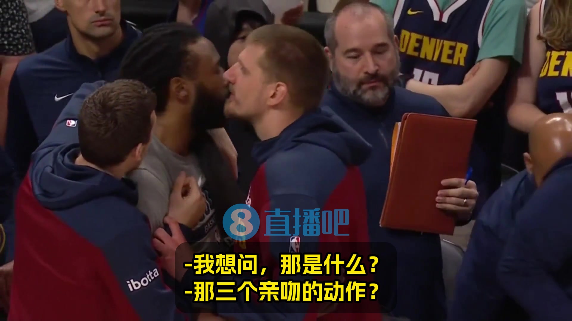巴克利：小乔丹是你亲过最丑的人吗约基奇：不，他其实嗯！
