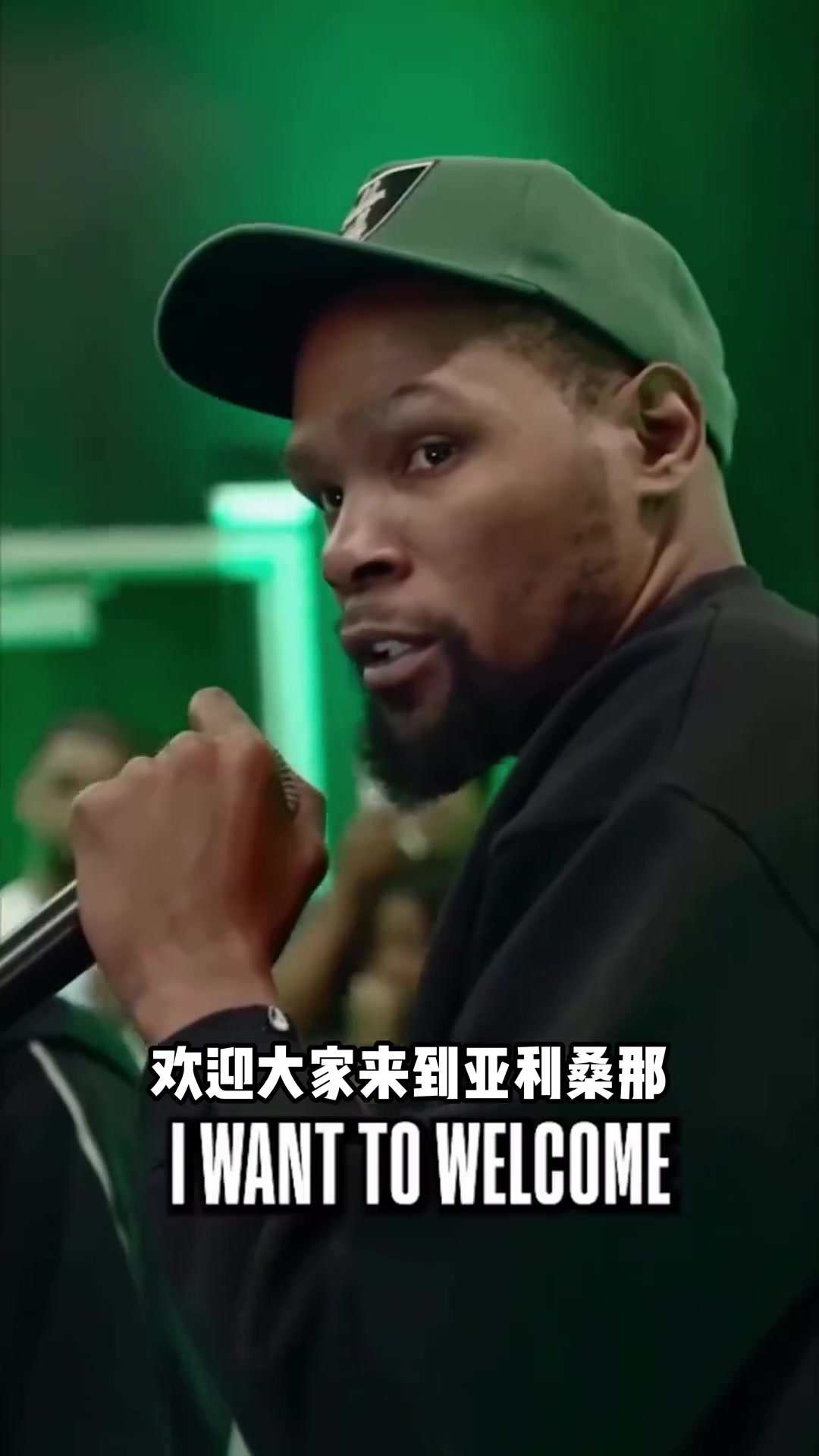 好久不见小帅！杜兰特参加活动并现场送鞋小帽一戴谁也不爱