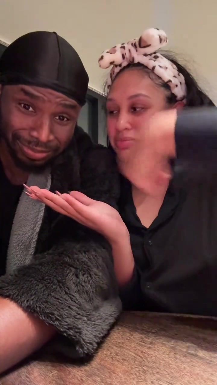 秀恩爱！嘴哥休赛期陪老婆拍短视屏了