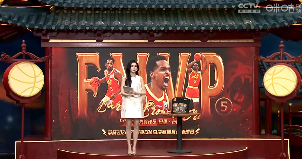 美女主播金佳悦赛后点评广厦夺冠！郭艾伦调侃主播年轻出戏了