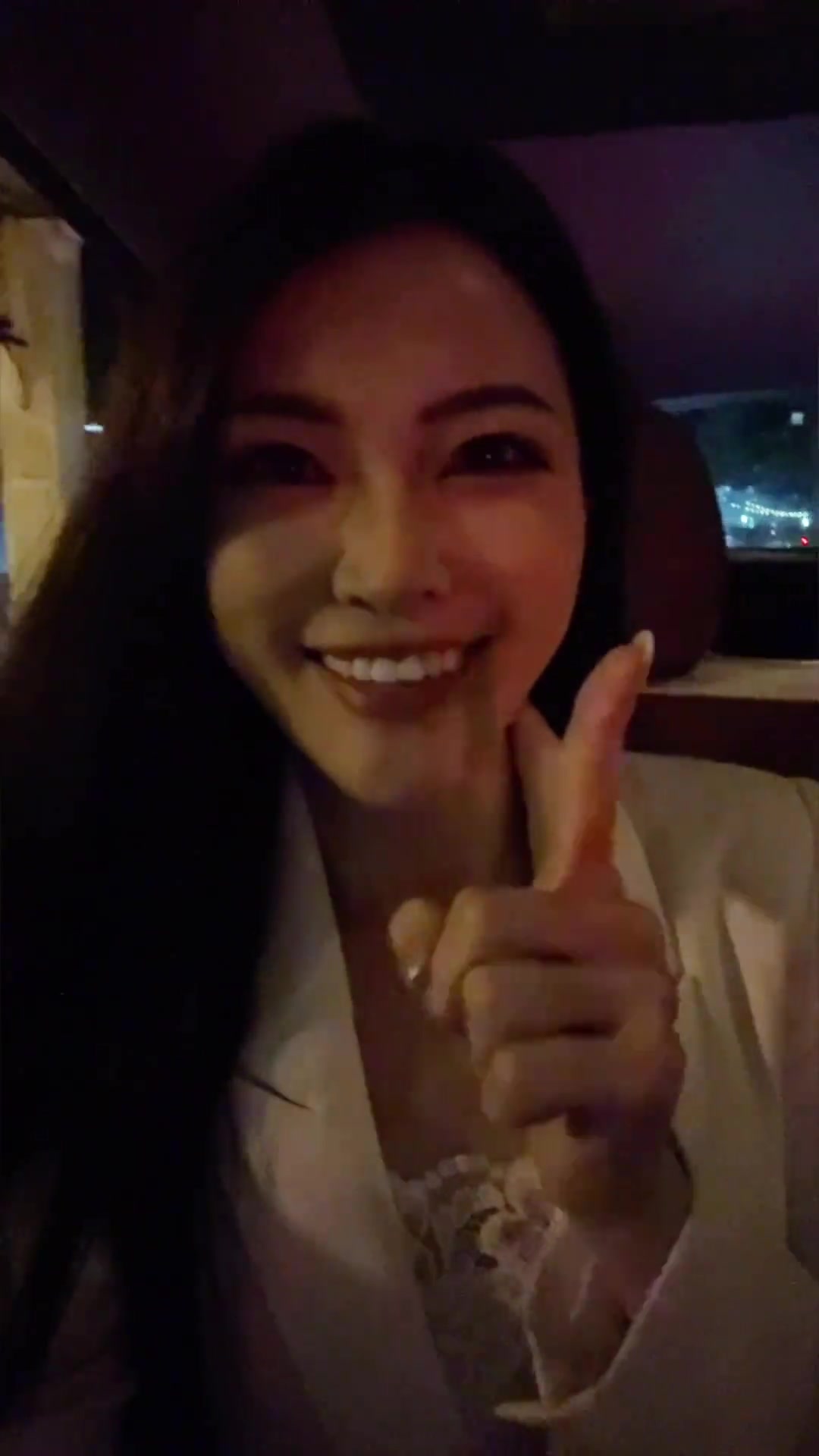 美女记者孟超大赞唐斯：下班啦就问你们这糖甜不甜！！！