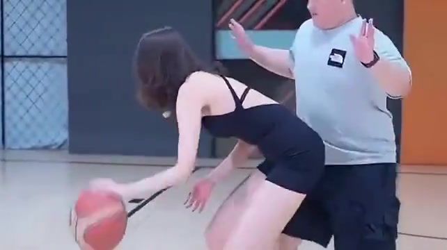 不懂就问：面对女孩子的背打，你该如何防守