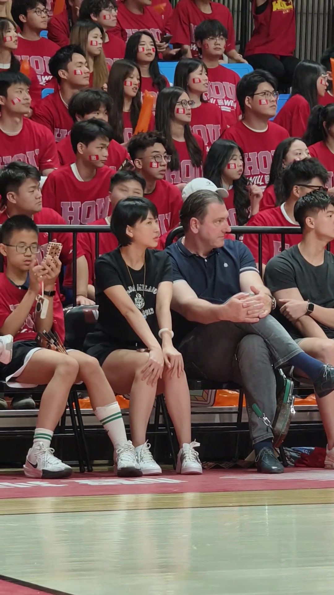 福建美女经理伍伯兰现身CUBAL八强赛这是在考察谁呢