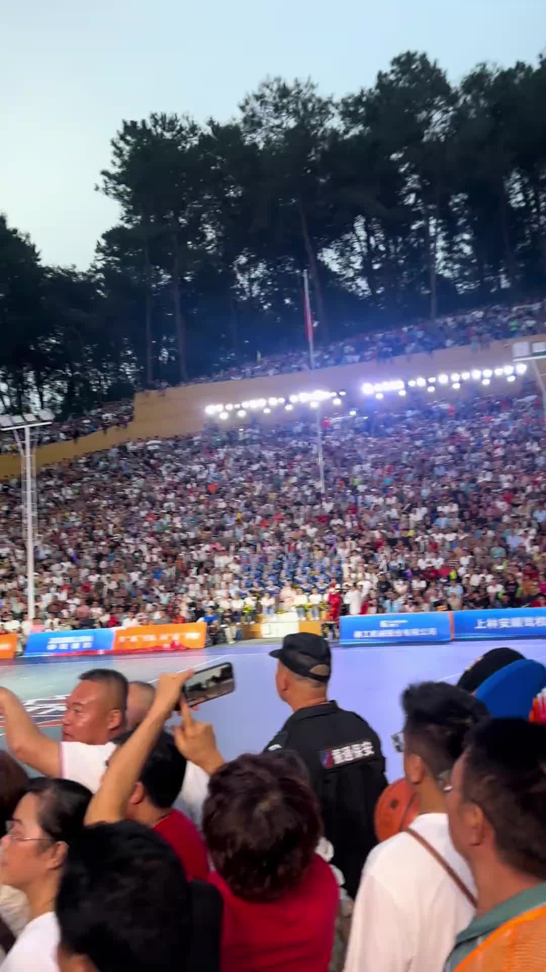 村BA这上座率简直秒杀CBA啊！