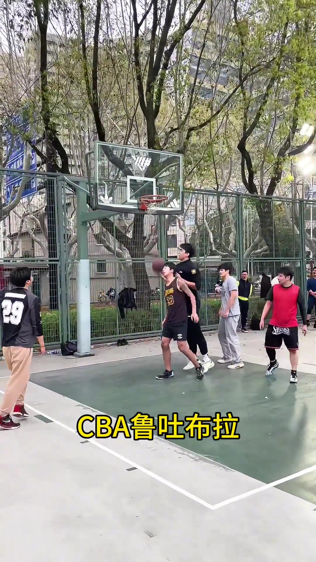 国产浓眉！CBA替补中锋鲁吐布拉，野球局随便隔扣