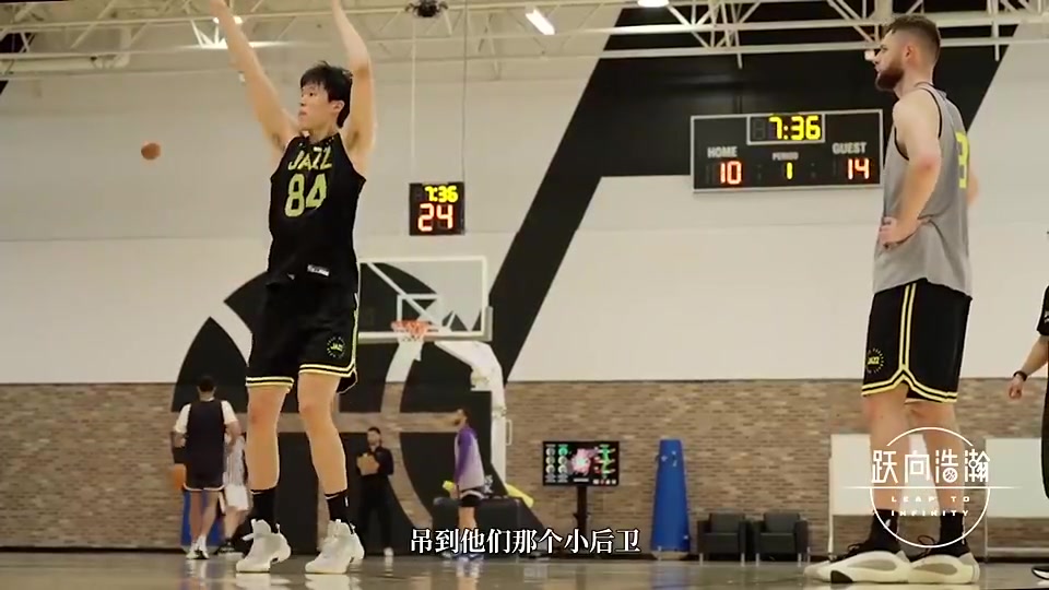 翻译此前：杨瀚森试训惊艳吊球让全场瞬间安静！上来一波130