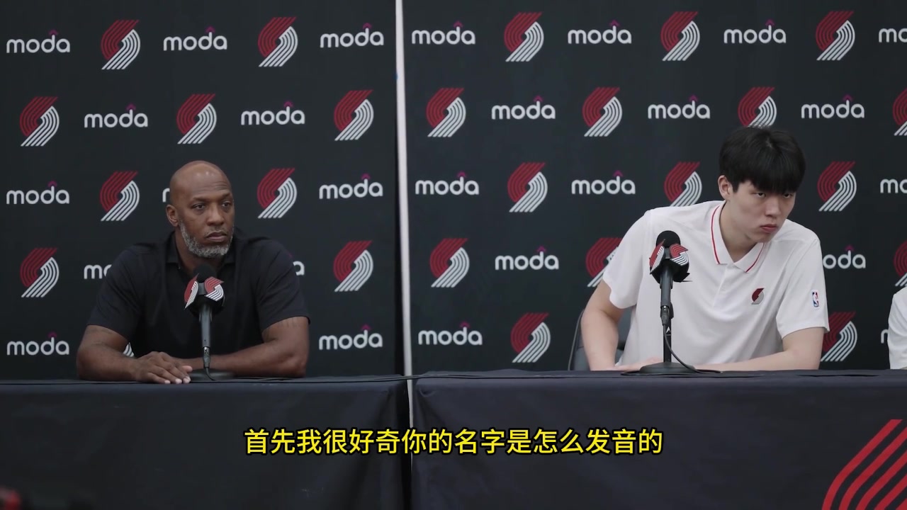 记者问：你的名字是怎么发音的杨瀚森一本正经：yanghansen