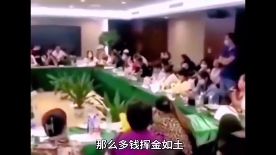 当年女债权人怒斥许家印：CNM！那么多豪宅还玩了那么多女明星