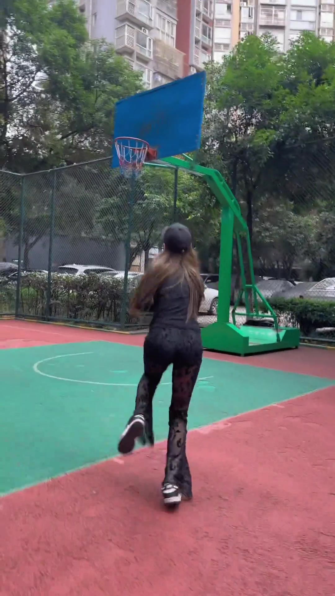 懂球的吧友来看看，美女这套梦幻脚步有没有走步