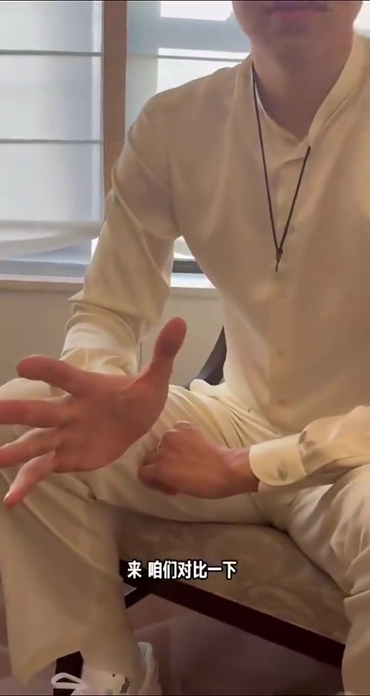杨瀚森有如此巨掌，怪不得能轻松送出妙传！