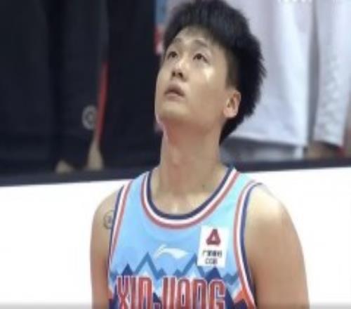 赵睿顶撞裁判被重罚