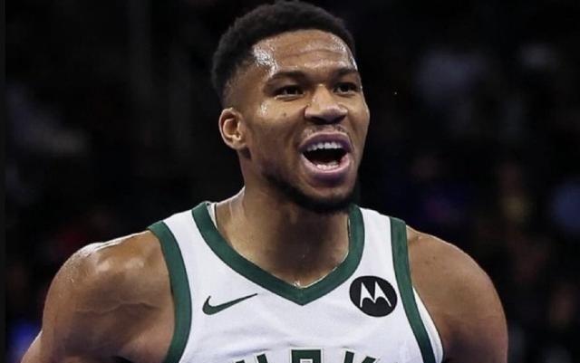 回归首秀29+8，里弗斯：字母哥能带给全队信心，就像乔丹、科比当年一样