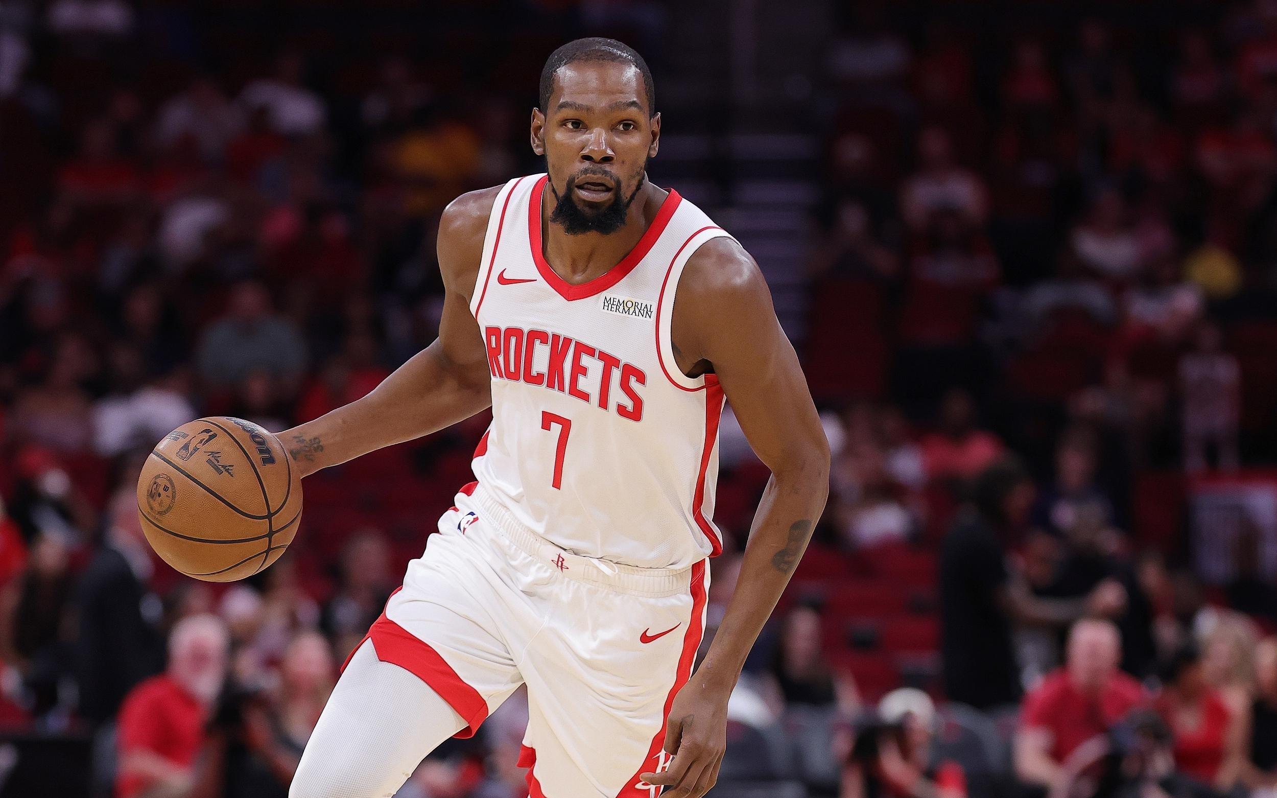 杜兰特全场19中11独得31分5板3帽，正负值高达+20