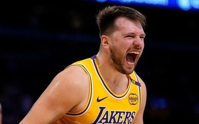 东契奇仅用15场拿到赛季500分100板100助，追平自己保持的NBA最快纪录