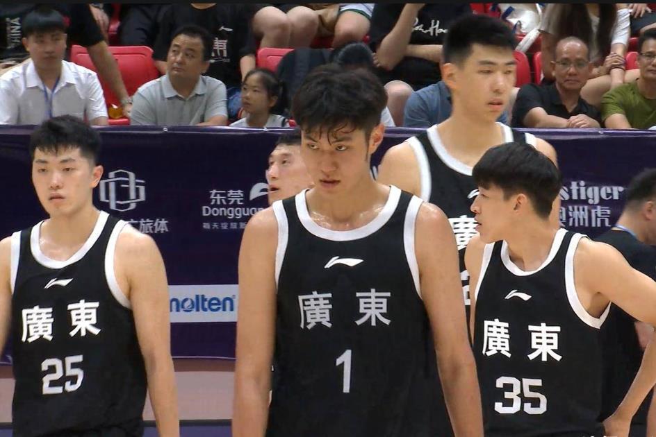 20岁场均11.3分3.5篮板，王浩然是任骏飞最合适的接班人