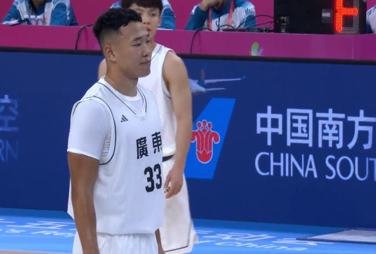 赢得很难看！广东四大国手内线惨遭一人打爆，杜锋车轮战被破解！