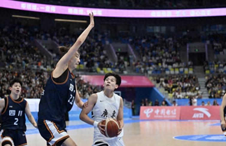 “女版徐杰”，2场生死战轰42分，带队夺冠：她才是女篮的扛旗人