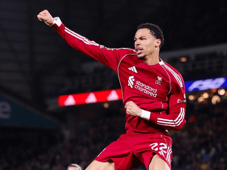 3分钟2球打脸伊萨克！23岁神锋一战封神，利物浦争四没他不可