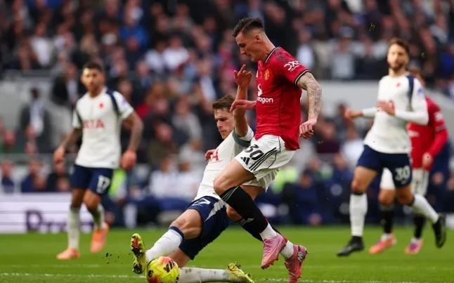 贝巴&迪福：谢什科第一脚触球有问题，可能没有做好比赛准备