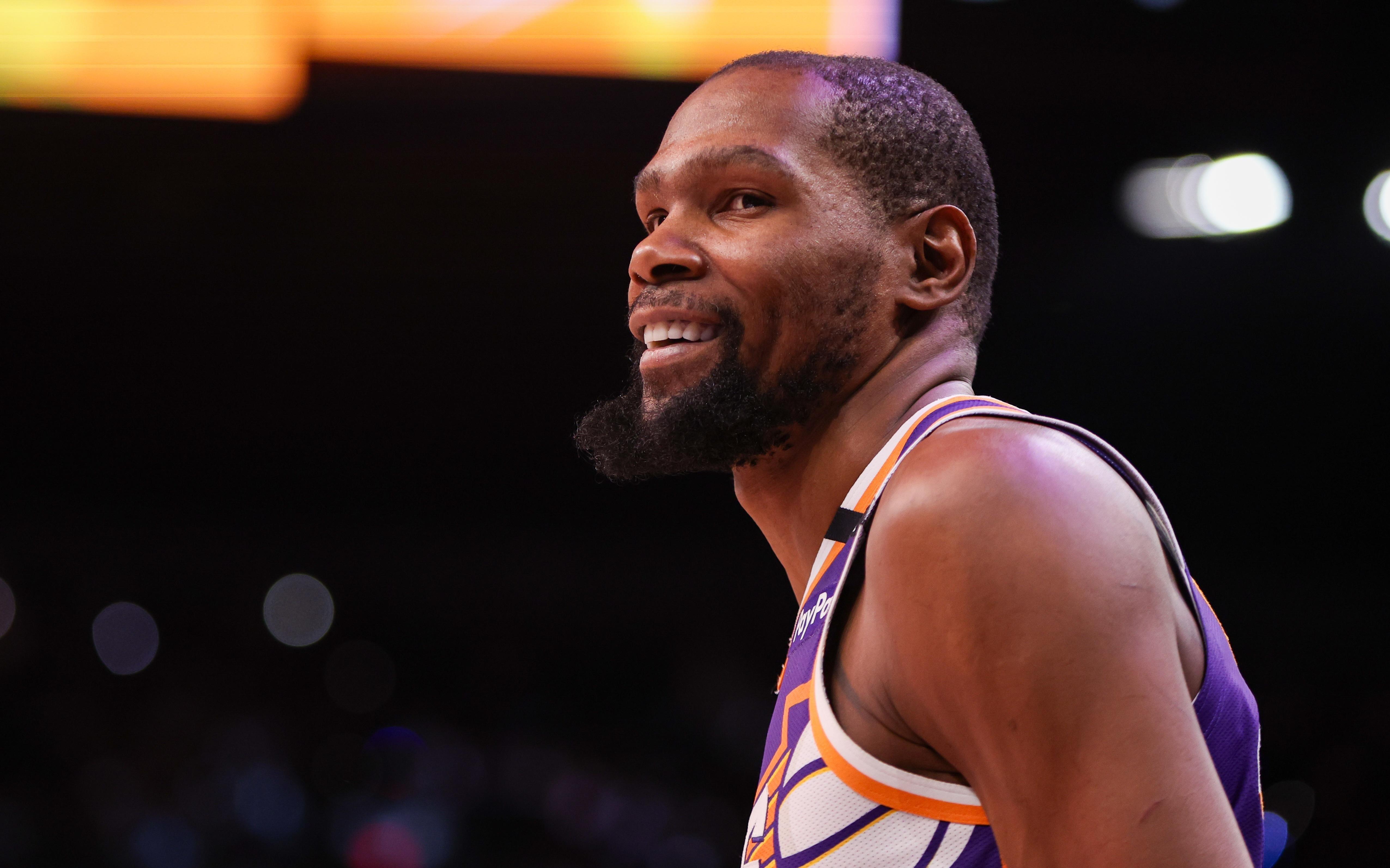 KD：我怎么敏感了因为我是巨星KD还在网上和一群农民聊天