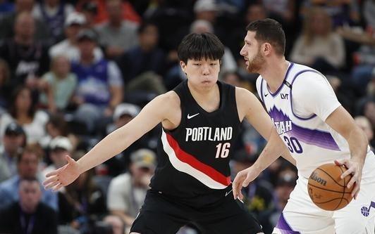 杨瀚森2分马尔卡宁32+5开拓者客场险胜爵士