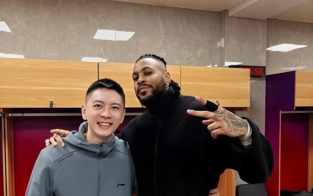 杨鸣为莫兰德庆生：他在场的兢兢业业和生活中的幽默风趣令人印象深刻