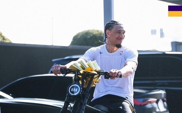 东契奇为湖人全队送了100多辆电动自行车，单辆售价2995美元起