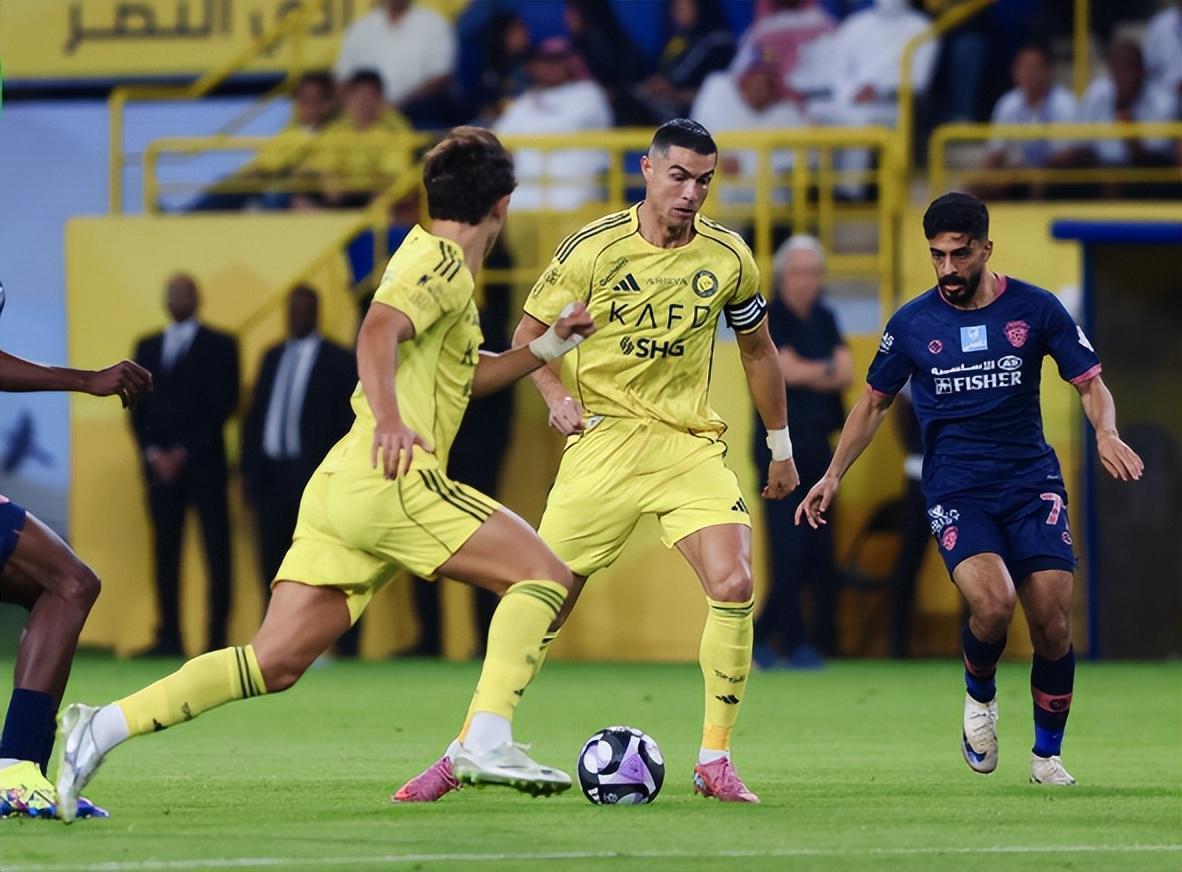 足坛悲喜夜！40岁C罗双响+绝杀5大豪门集体飘红唯有曼联没赢球