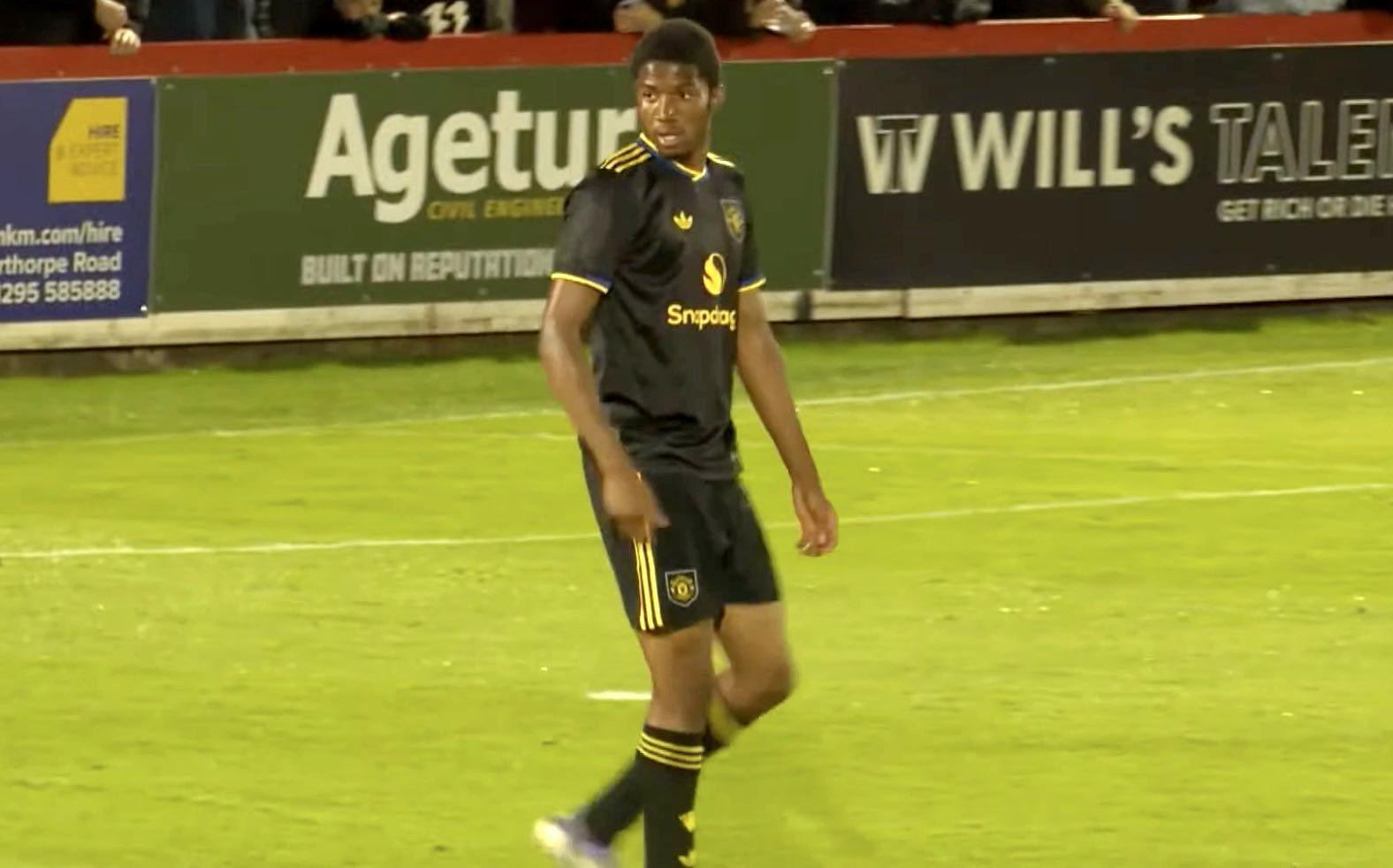 曼联人人皆天才小妖不满被下放预备队锻炼，自认为应是第二中锋