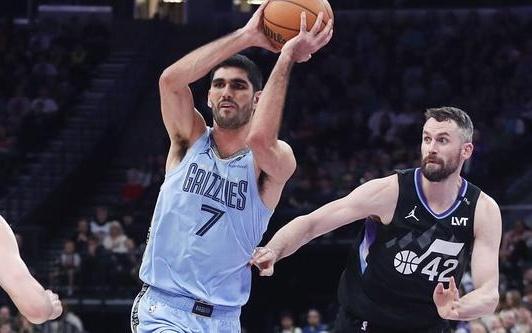 阿尔达马37分平生涯纪录小杰克逊21+7灰熊客场力克爵士