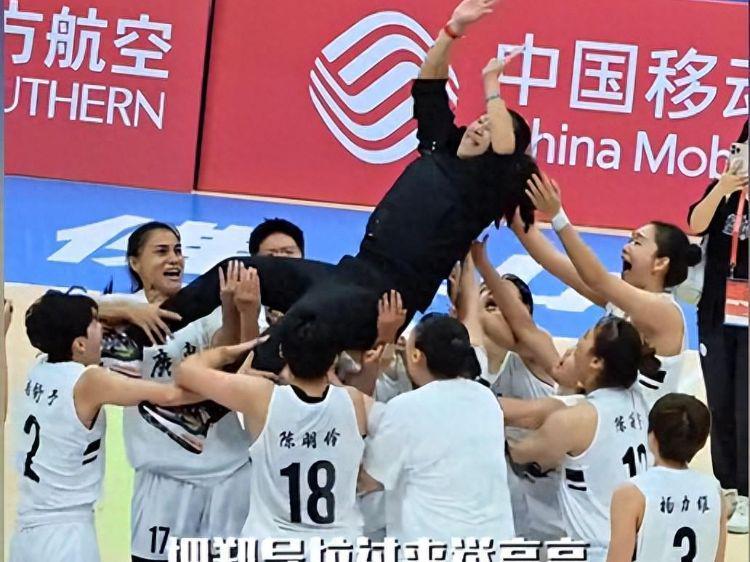 宫鲁鸣，你看错人了全场7中1+4失误，葬送冠军，这哪是扛旗人