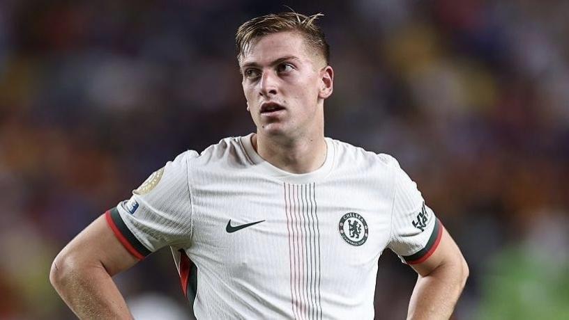 25分钟染红！蓝军中锋伤2月复出遭当头棒纪律性不加强难成大器