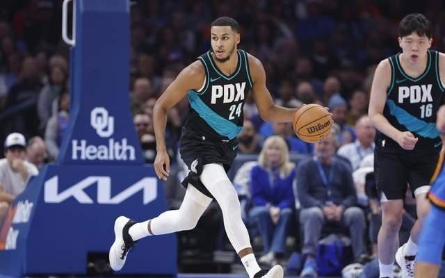 开拓者27分惨败卫冕冠军，全队一脸沮丧，谁注意杨瀚森的举动