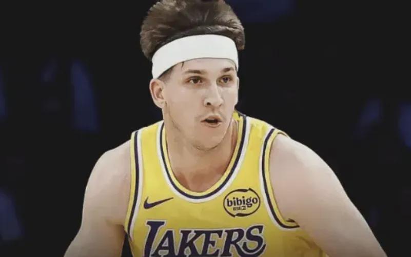 压哨绝杀！废柴中锋也复活了，太牛X了！