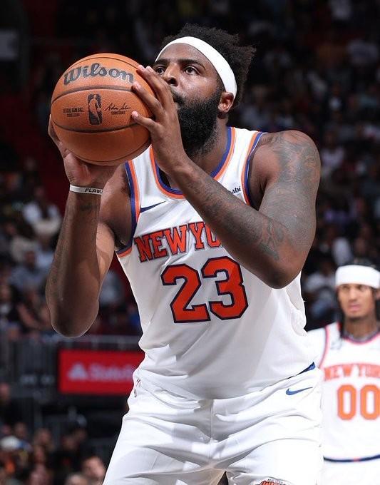 我上我行罗宾逊本赛季罚球命中率仅17.6%，历史最低为33.6%