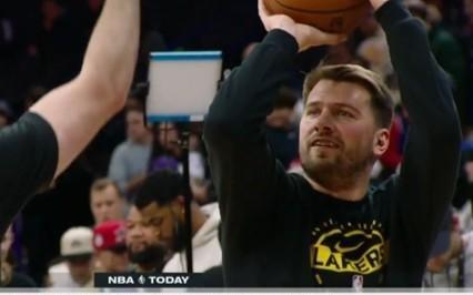 可否火线驰援记者：东契奇有可能在对火箭的圣诞大战中复出