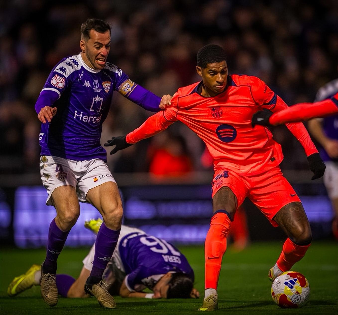 足坛一夜：FIFA最佳阵容出炉巴萨20晋级16强切尔西31晋级4强