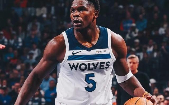 比起交易莫兰特，森林狼更应该换个教练