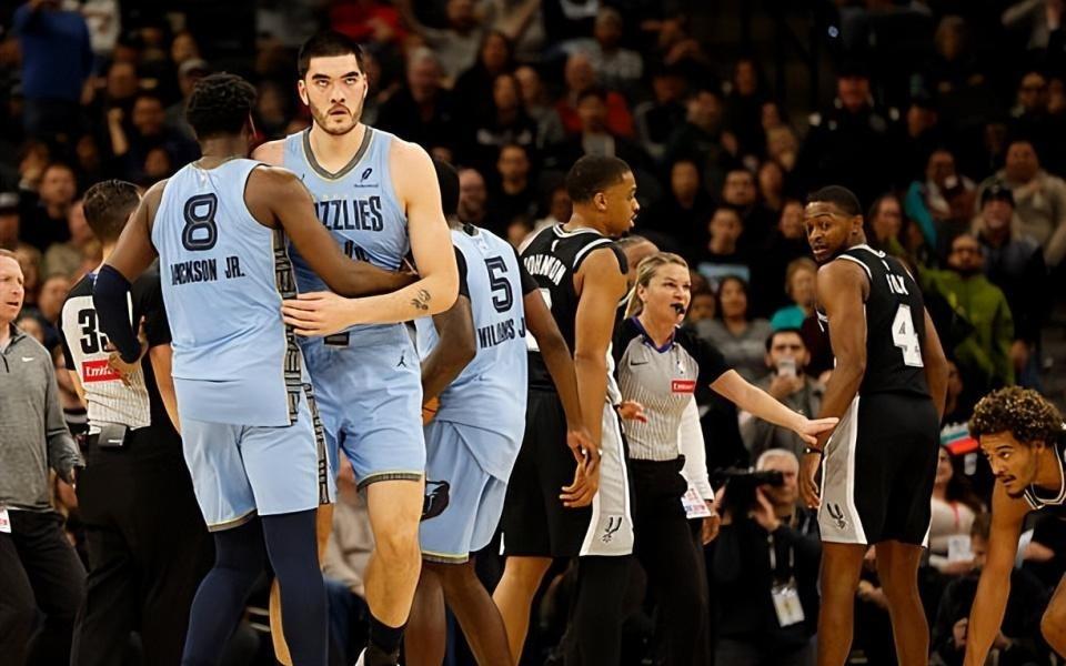 在不在场判若两队！灰熊内线新星给马刺制造了巨大的麻烦