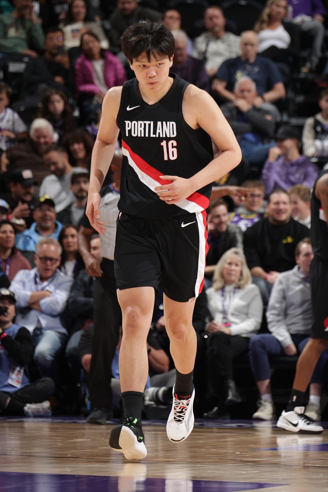 湖人胜开拓者，杨瀚森为何全场坐冷板凳揭秘背后原因！