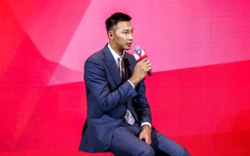 易建联近况曝光！周鹏：大哥永远是大哥，身材管理比运动员时还棒